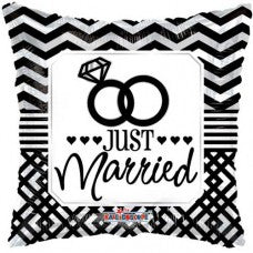 Conver USA 18" Just Married Rings Black Balloon